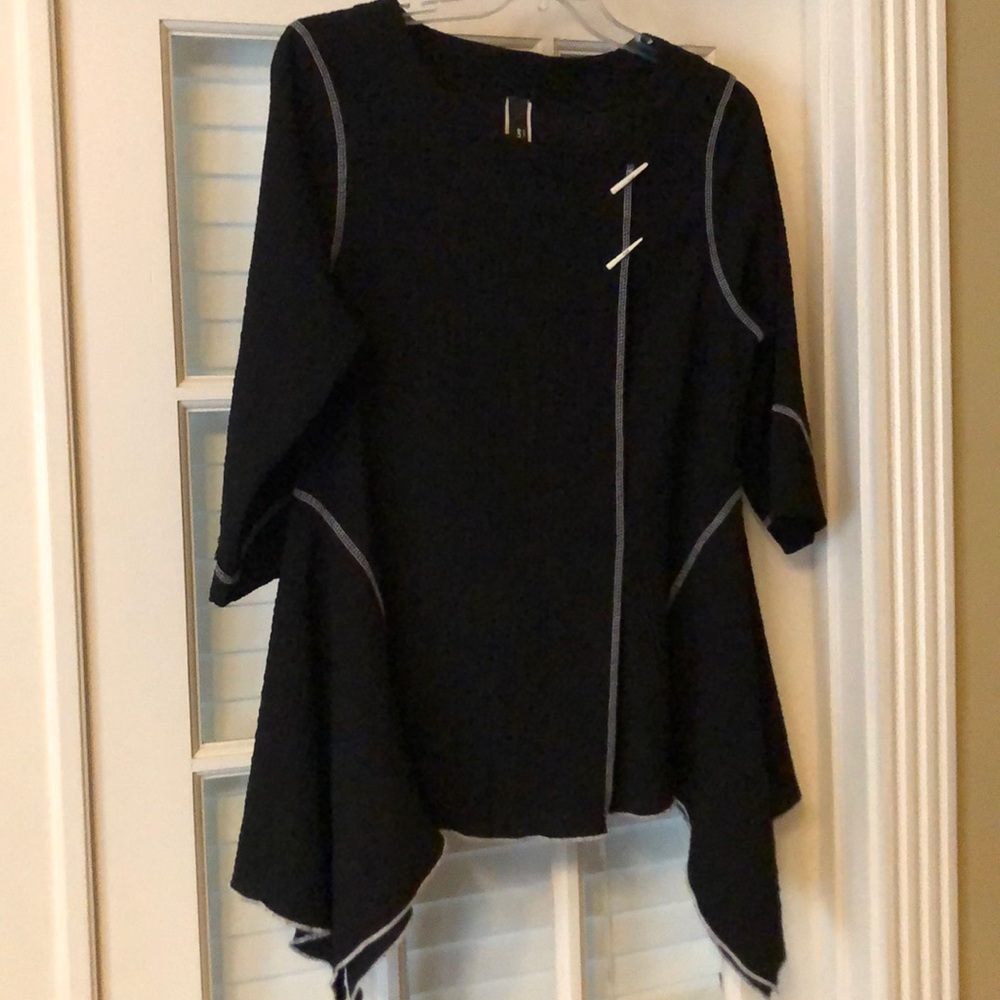 Black Curvesque top
